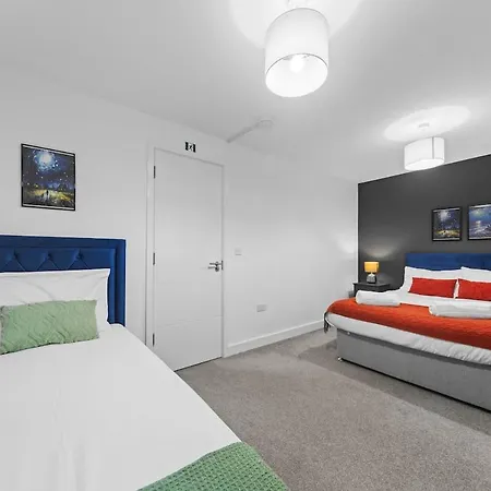 4br Perfect For Long Free Parking Leeds (West Yorkshire)