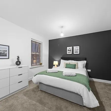 4br Perfect For Long Free Parking * Leeds (West Yorkshire)